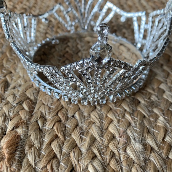 Crown Tiara ✨✨ - Picture 2 of 4